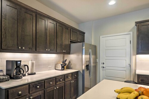 Pool Access: Upscale & Modern Austin Townhome