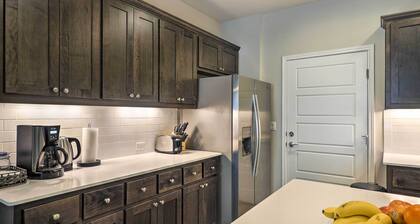 Pool Access: Upscale & Modern Austin Townhome
