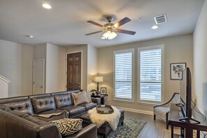 Apartment (2 Bedrooms) | Interior - Pool Access: Upscale & Modern Austin Townhome (Austin)