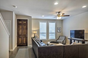 Apartment (2 Bedrooms) | Interior - Pool Access: Upscale & Modern Austin Townhome (Austin)