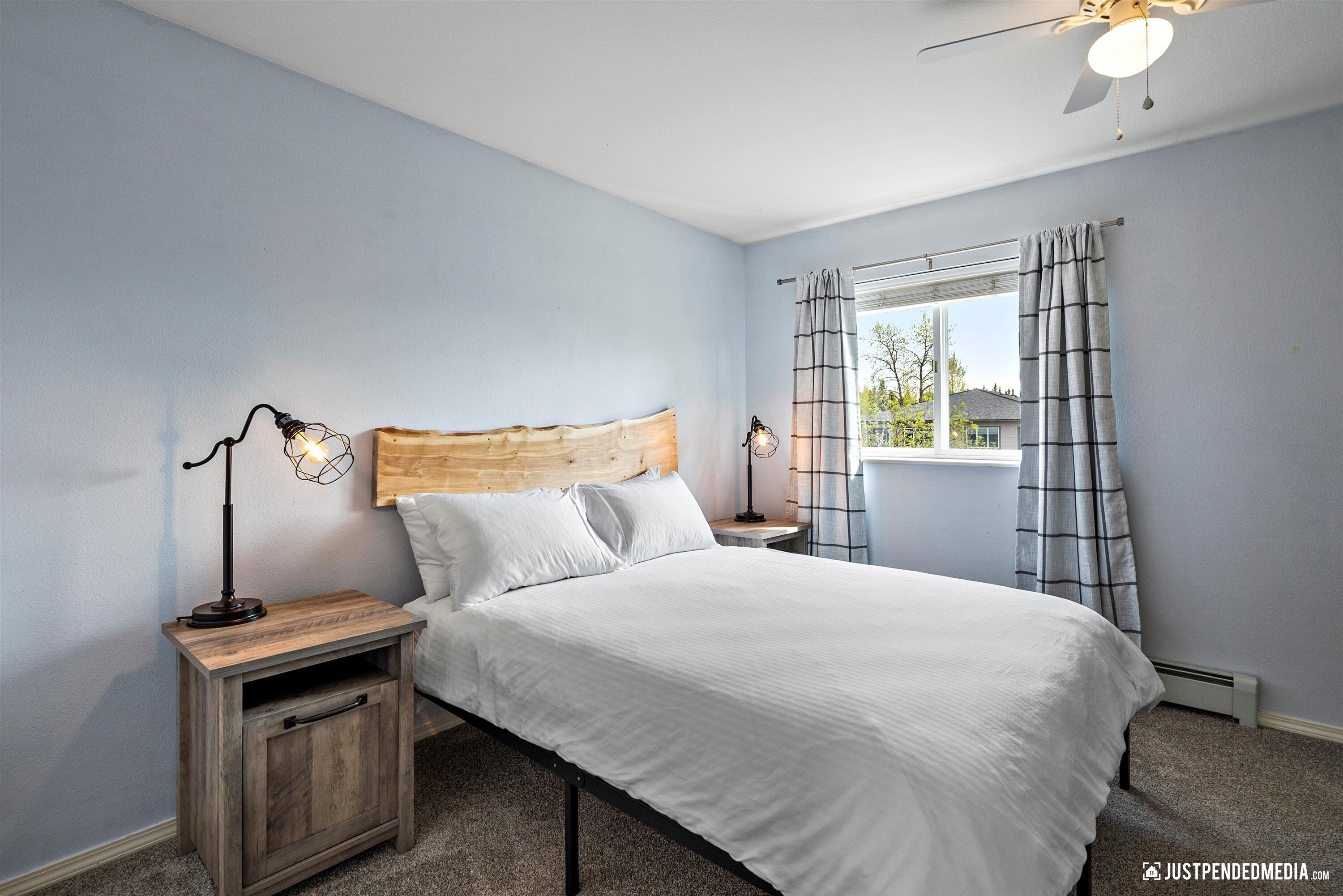 Airport Retreat / 2BR+1.5BA Duplex Unit