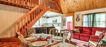 North Creek Cottage in the Adirondacks w/ Fire Pit