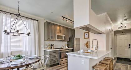 Modern Phoenix Condo w/ Resort Pool & Spa!