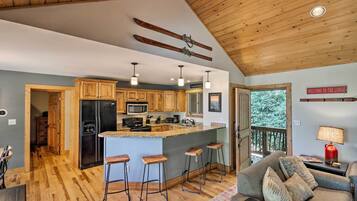 House (3 Bedrooms) | Interior