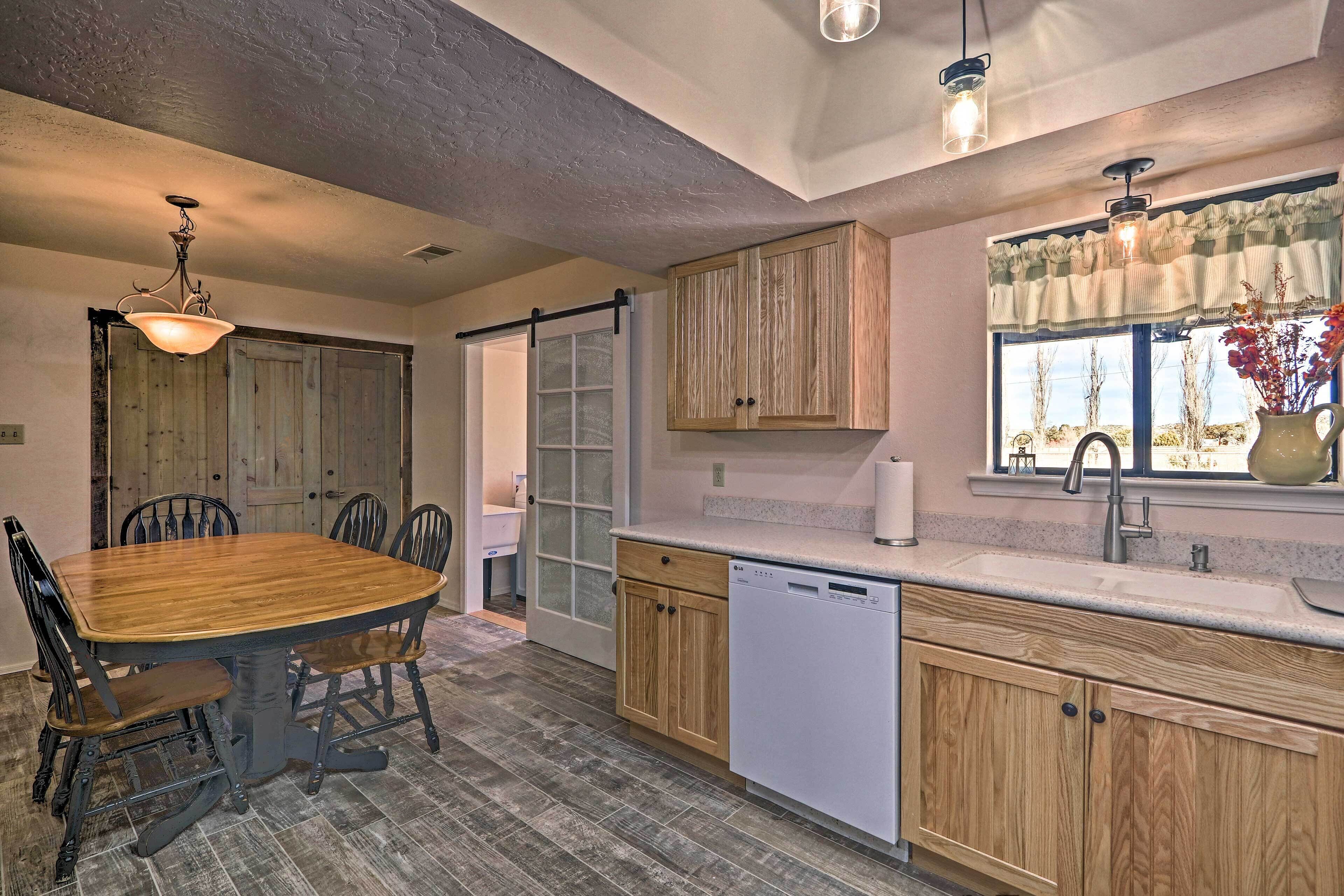 House (5 Bedrooms) | Interior