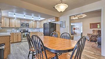 House (5 Bedrooms) | Interior