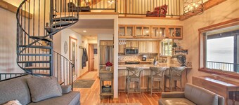 South Lake Coeur D'alene Home w/ Dock & Kayaks!