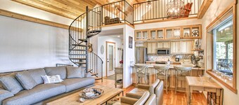 South Lake Coeur D'alene Home w/ Dock & Kayaks!