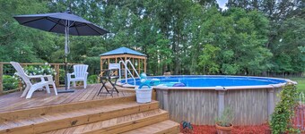 Country-chic Studio w/ Pool + Stable Access!
