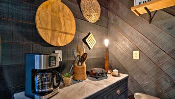 Apartment (0 Bedroom) | Interior