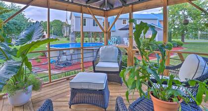 Country-chic Studio w/ Pool + Stable Access!
