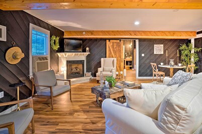 Country-chic Studio w/ Pool + Stable Access!