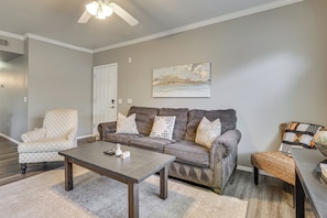 Apartment (2 Bedrooms) | Interior - Close to Golfing & Shopping: Condo in Scottsdale! (Scottsdale)