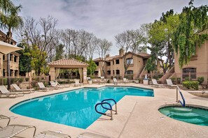 Apartment (2 Bedrooms) | Interior - Close to Golfing & Shopping: Condo in Scottsdale! (Scottsdale)