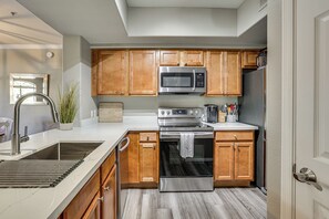 Apartment (2 Bedrooms) | Interior - Close to Golfing & Shopping: Condo in Scottsdale! (Scottsdale)