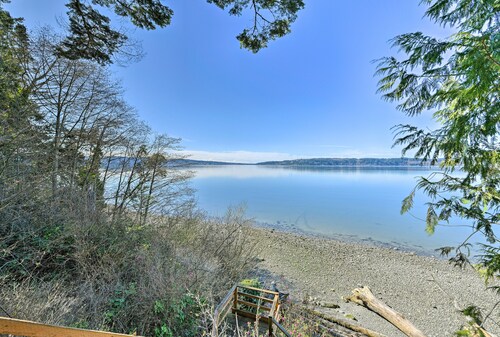 Cozy Beachouse: View & Deck, Steps From Skagit Bay