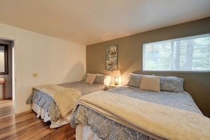 Interior - Cozy Beachouse: View & Deck, Steps From Skagit Bay (La Conner)