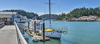 Cozy Beachouse: View & Deck, Steps From Skagit Bay
