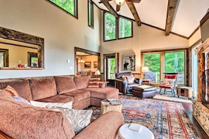 Interior - 3 Mi to Beech Mtn: Treetop Cabin w/ Deck & Views (Banner Elk)