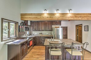 House (2 Bedrooms) | Private kitchen | Microwave, oven, stovetop, dishwasher - Cozy Dumont Cottage With Mill Creek Views! (Dumont)