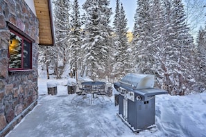 Outdoor dining - Cozy Dumont Cottage With Mill Creek Views! (Dumont)