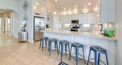 Luxe Crystal Beach Retreat w/ Views! Walk to Shore