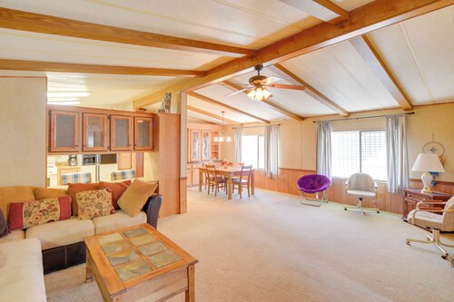 Bullhead City Home w/ Fire Pit - Walk to CO River!