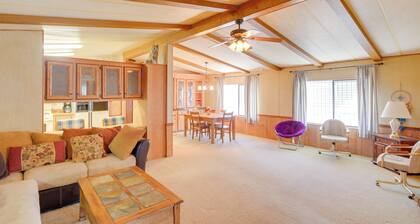 Bullhead City Home w/ Fire Pit - Walk to CO River!