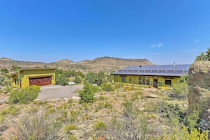 House (6 Bedrooms) | Interior