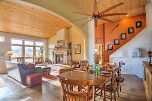 House (6 Bedrooms) | Interior