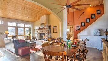 House (6 Bedrooms) | Interior