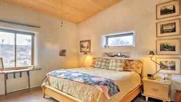 House (6 Bedrooms) | Interior