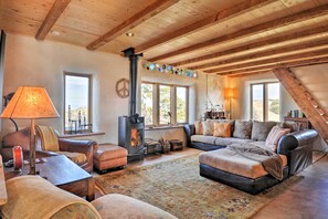 House (6 Bedrooms) | Interior