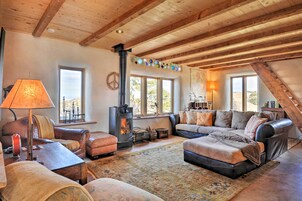 House (6 Bedrooms) | Interior