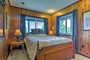 House (4 Bedrooms) | 4 bedrooms, iron/ironing board, bed sheets - Secluded Mountain Home w/ Stunning Views & Deck! (Bryson City)