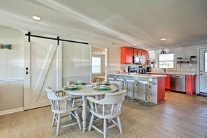 Talo (Multiple Bedrooms) | Sisätilat