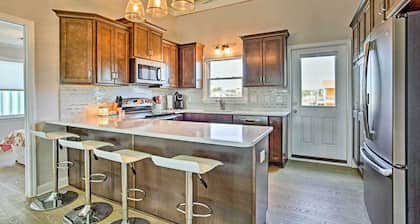 Steps to Shore! Group Retreat in Holden Beach