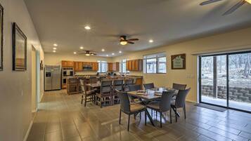 House (5 Bedrooms) | Interior