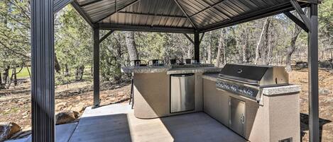 House (5 Bedrooms) | Interior