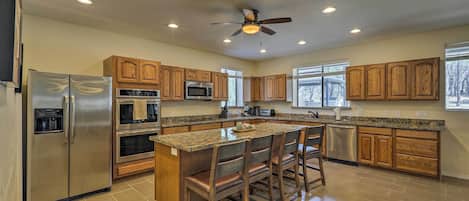 House (5 Bedrooms) | Interior