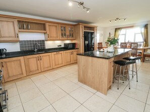 Fridge, dishwasher, electric kettle, toaster - On The Watersedge (Chathill)