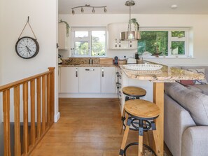 冰箱、洗碗机、电热水壶、烤面包机