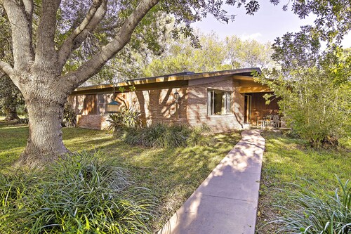 Mid-century Hideaway: Spacious Brownsville Home!