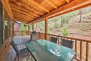 House (2 Bedrooms) | Interior - 3 Mi to Fool Hollow Lake: Cozy Cabin w/ Deck (Show Low)