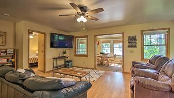 House (3 Bedrooms) | Interior