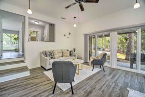 Interior - Coldspring Cottage < 1 Mi to Lake Livingston! (Coldspring)