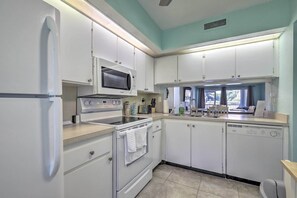 Apartment (1 Bedroom) | Interior - Sweet Snowbird Escape ~ 2 Mi to St Pete Beach (St. Petersburg)
