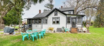 Twin Lakes Cottage: Walk to Elizabeth Lake!