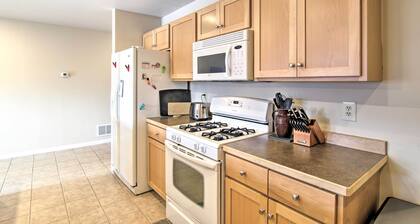 Livingston House w/ Mtn Views, Deck & Grill!