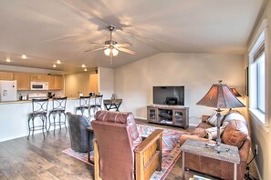 Living area - Livingston House w/ Mtn Views, Deck & Grill! (Livingston)